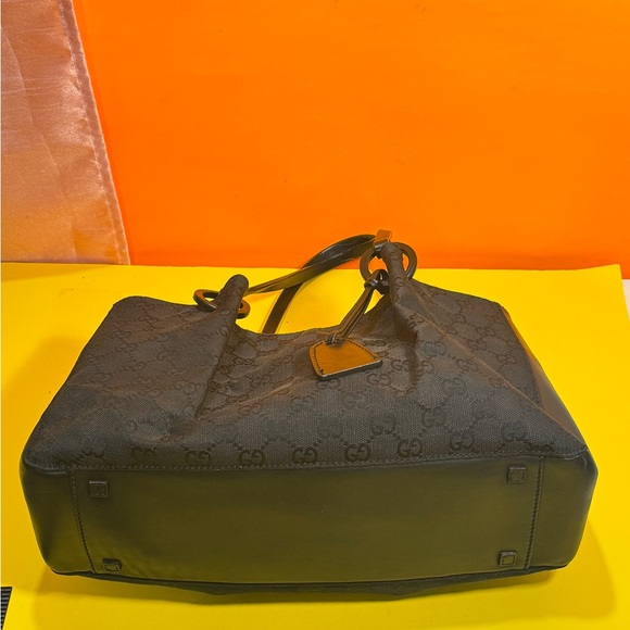 Gucci Black Monogram Tote hand bag comes with personal wallet in good condition - Picture 2 of 16